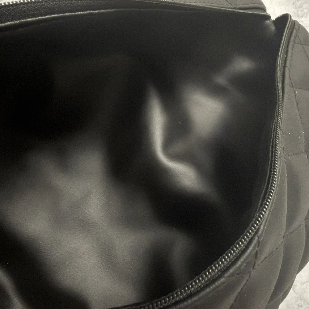 Makeup Junkie - Black Quilted LARGE Bag Pouch Pink Details